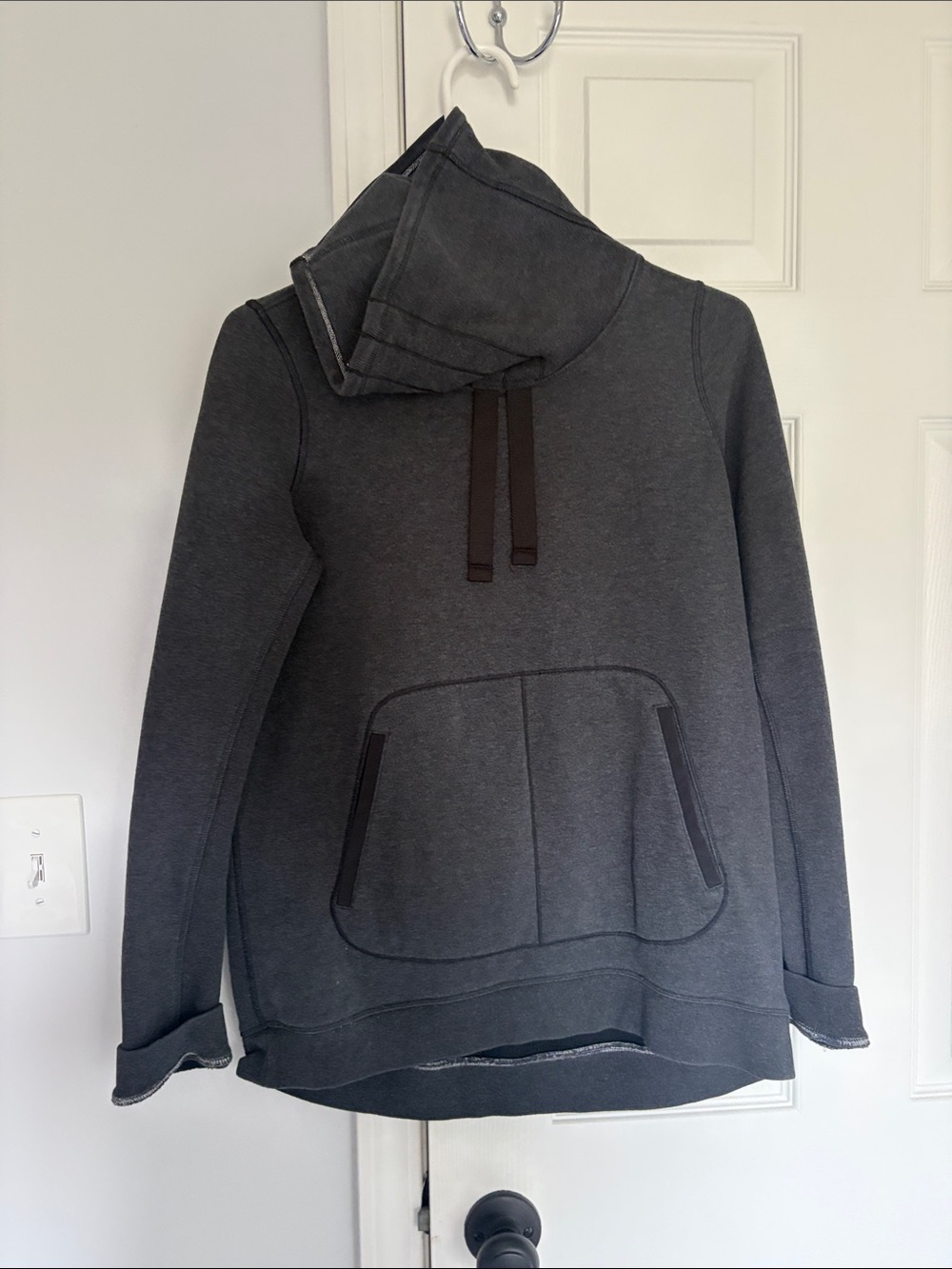 lululemon athletica Men's Dark Charcoal Hooded Pullover